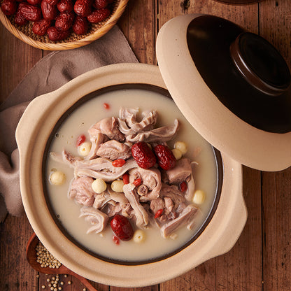 ruyisanbao Pork belly and chicken soup with peppers Nutritious and full of flavour