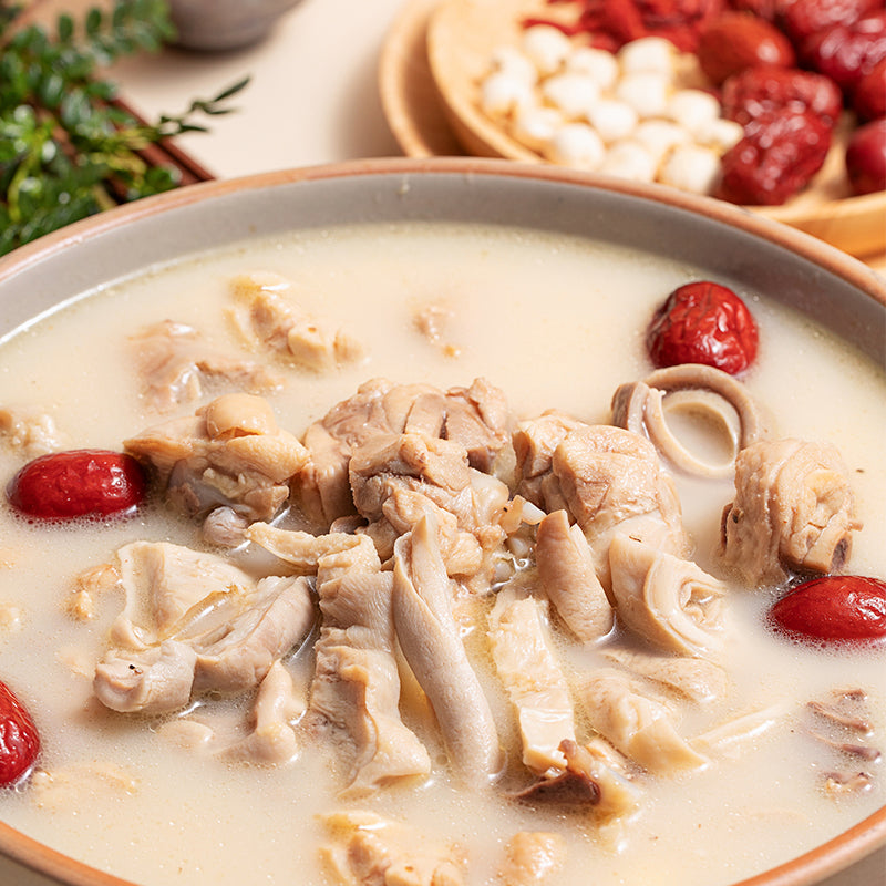 ruyisanbao Pork belly and chicken soup with peppers Nutritious and full of flavour