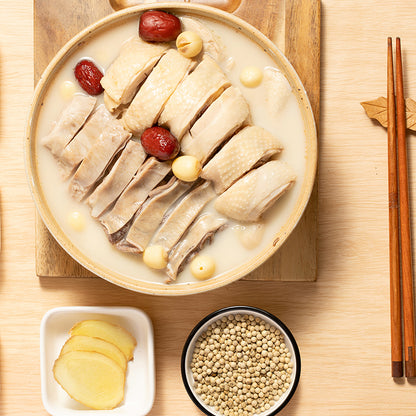 ruyisanbao Pork belly and chicken soup with peppers Nutritious and full of flavour