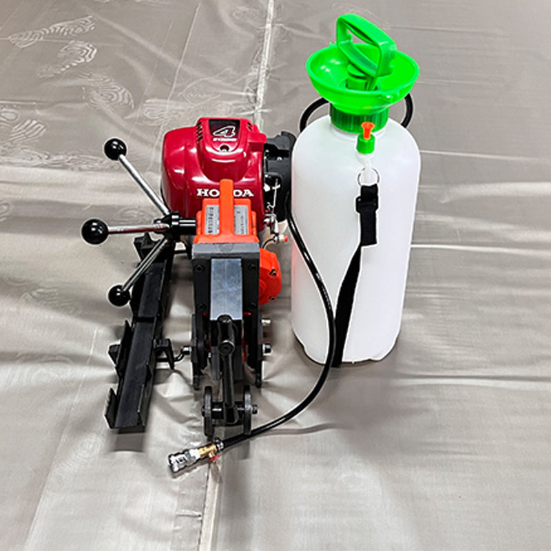 Lu Yun   Internal combustion drilling machine
