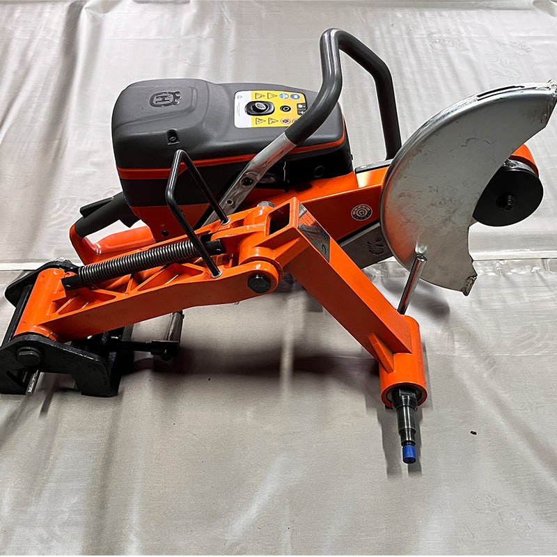 Lu Yun   Internal combustion rail cutter